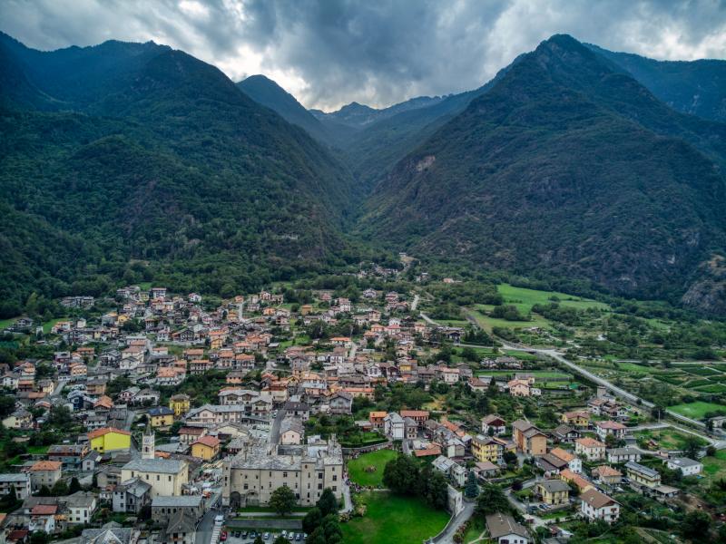 Vista di Issogne, Aosta (11020)