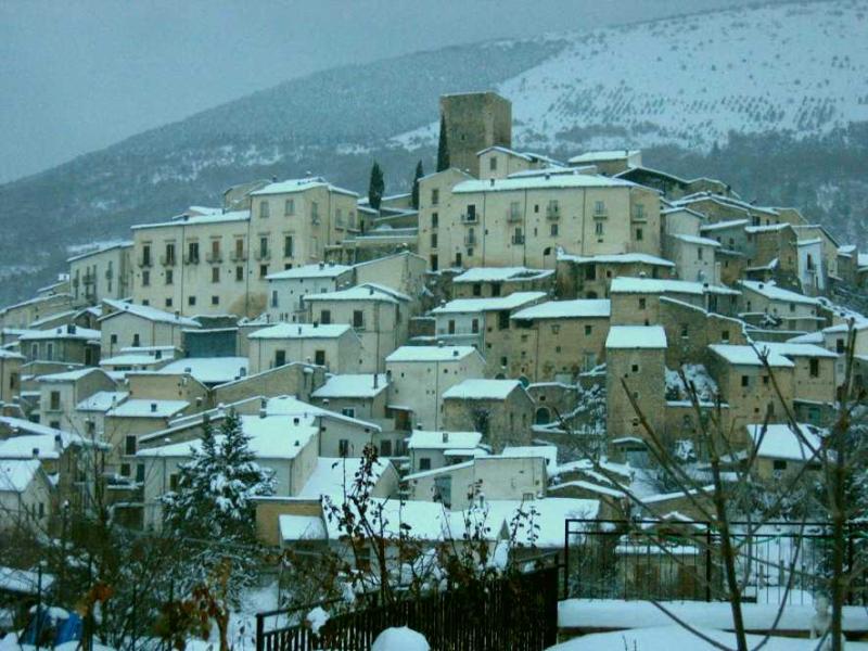 Vista di Castel di Ieri, L'Aquila (67020)