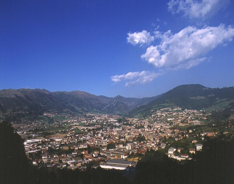 Vista di Gandino, Bergamo (24024)