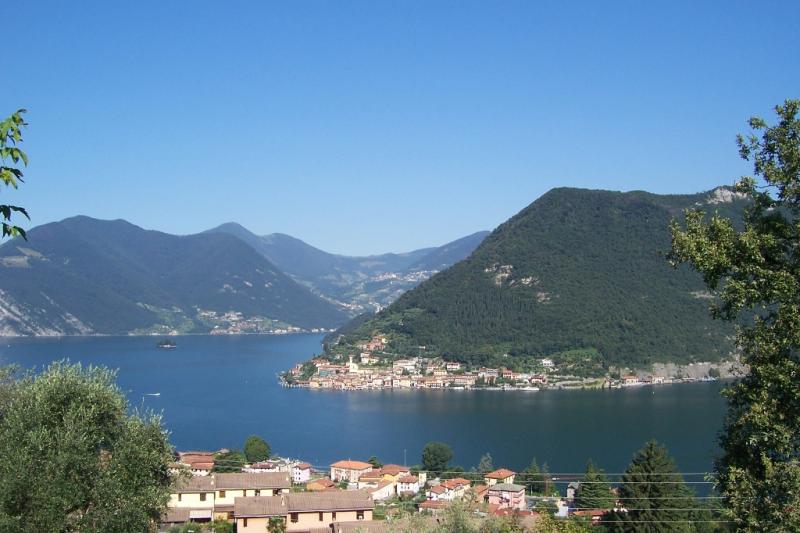 Vista di Monte Isola, Brescia (25050)