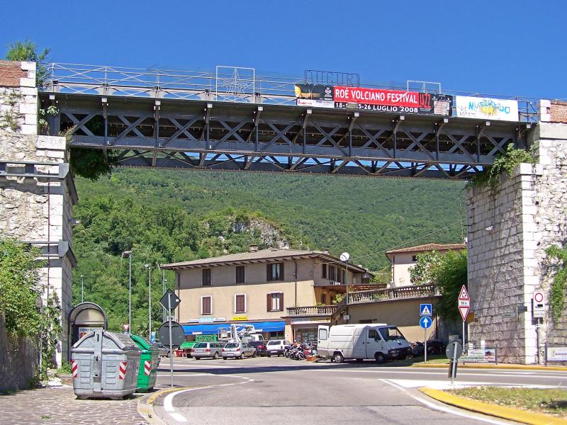 Vista di Roè Volciano, Brescia (25077)