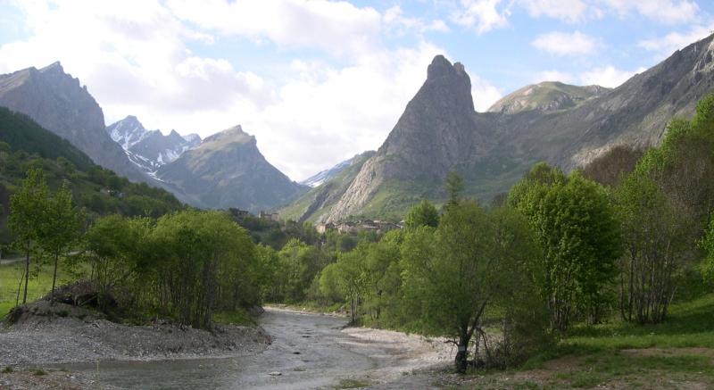 Vista di Canosio, Cuneo (12020)