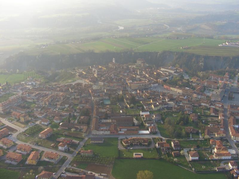 Vista di Carrù, Cuneo (12061)