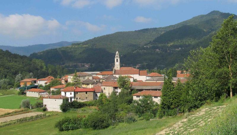 Vista di Gorzegno, Cuneo (12070)