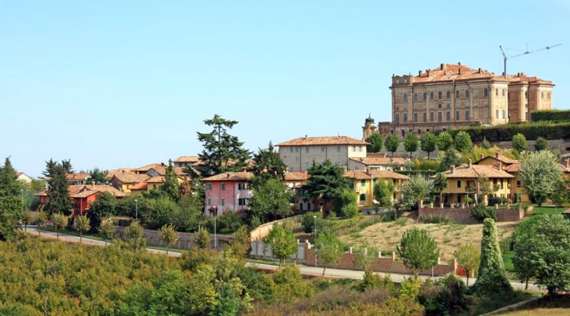 Vista di Guarene, Cuneo (12050)
