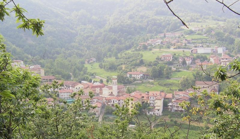Vista di Lisio, Cuneo (12070)