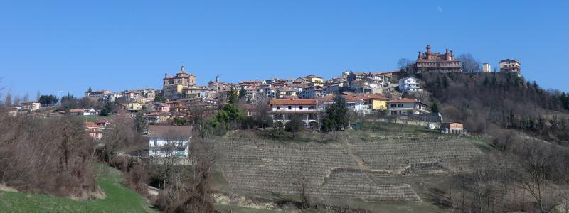 Vista di Novello, Cuneo (12060)