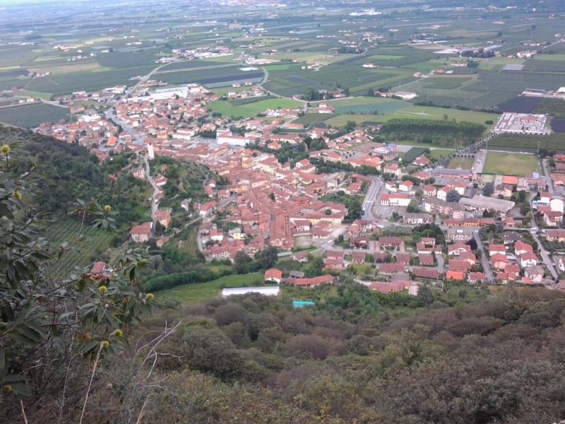 Vista di Revello, Cuneo (12036)