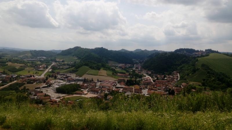 Vista di Vezza d'Alba, Cuneo (12040)