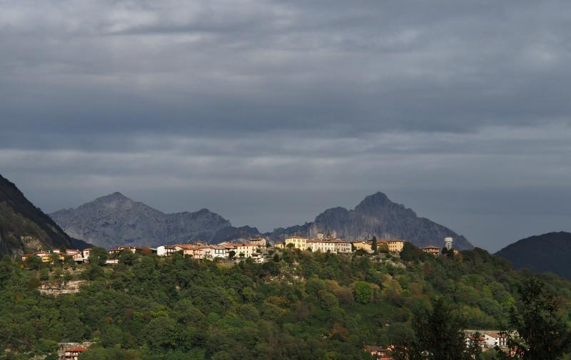 Vista di Castelmarte, Como (22030)