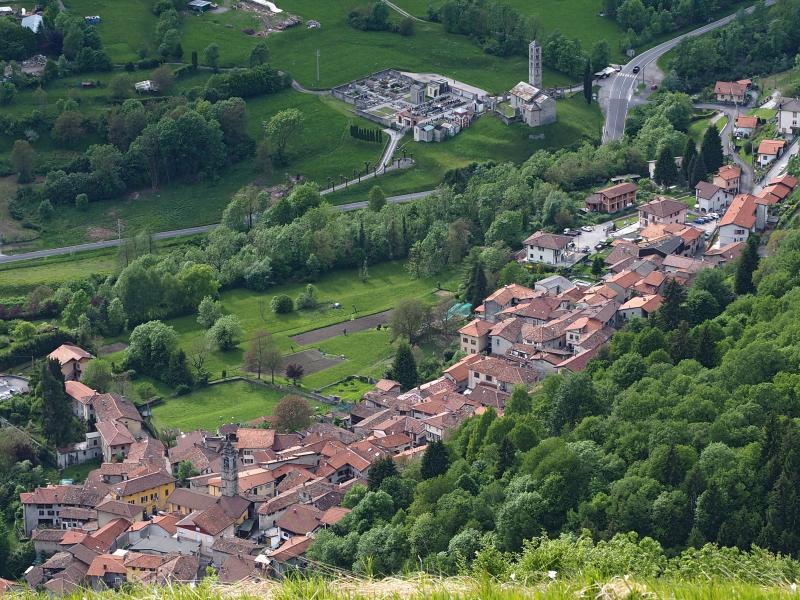 Vista di Lasnigo, Como (22030)