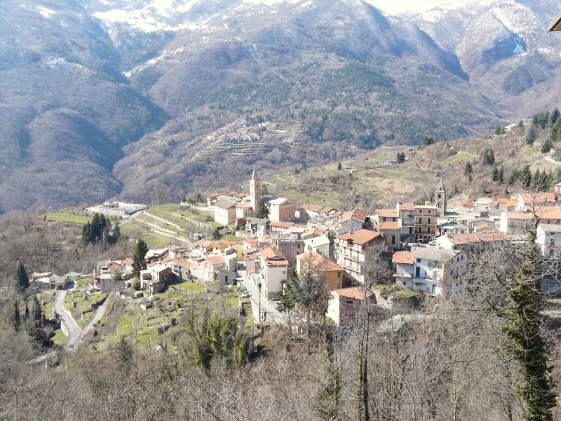 Vista di Cosio d'Arroscia, Imperia (18023)