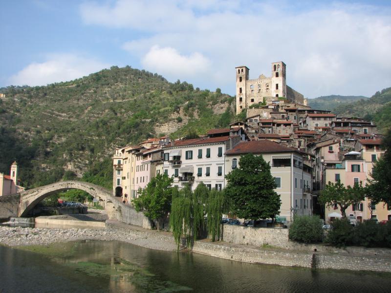Vista di Dolceacqua, Imperia (18035)