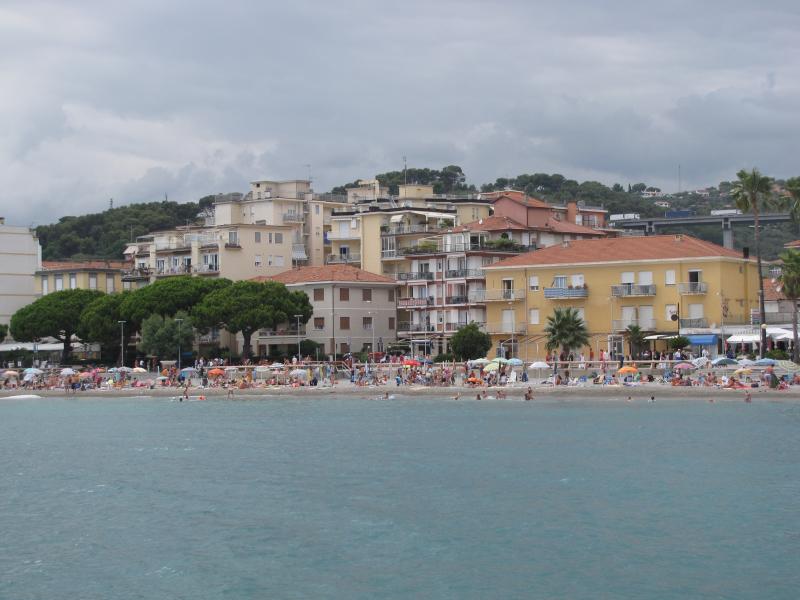 Vista di San Bartolomeo al Mare, Imperia (18016)
