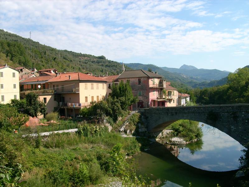 Vista di Vessalico, Imperia (18026)