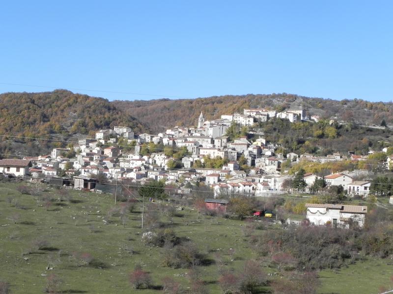 Vista di Montenero Val Cocchiara, Isernia (86080)
