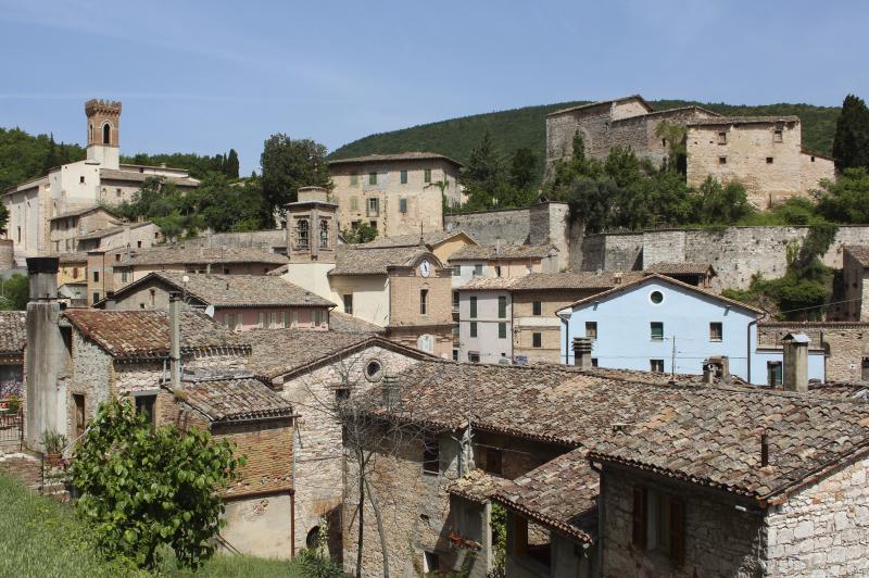 Vista di Serrapetrona, Macerata (62020)