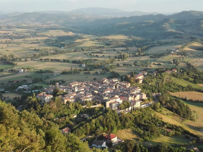 Vista di Costacciaro, Perugia (06021)