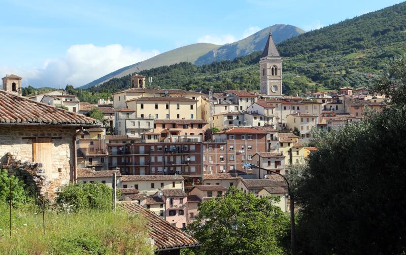Vista di Gualdo Tadino, Perugia (06023)