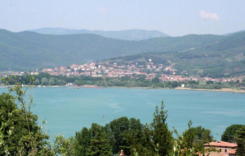 Vista di Tuoro sul Trasimeno, Perugia (06069)
