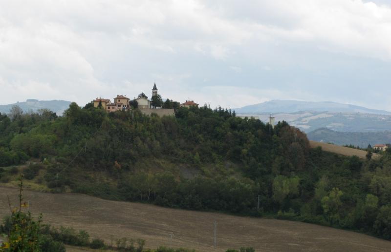 Vista di Montecalvo in Foglia, Pesaro e Urbino (61020)