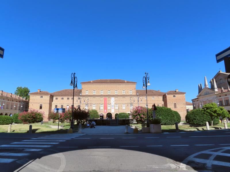 Vista di Gualtieri, Reggio Emilia (42044)