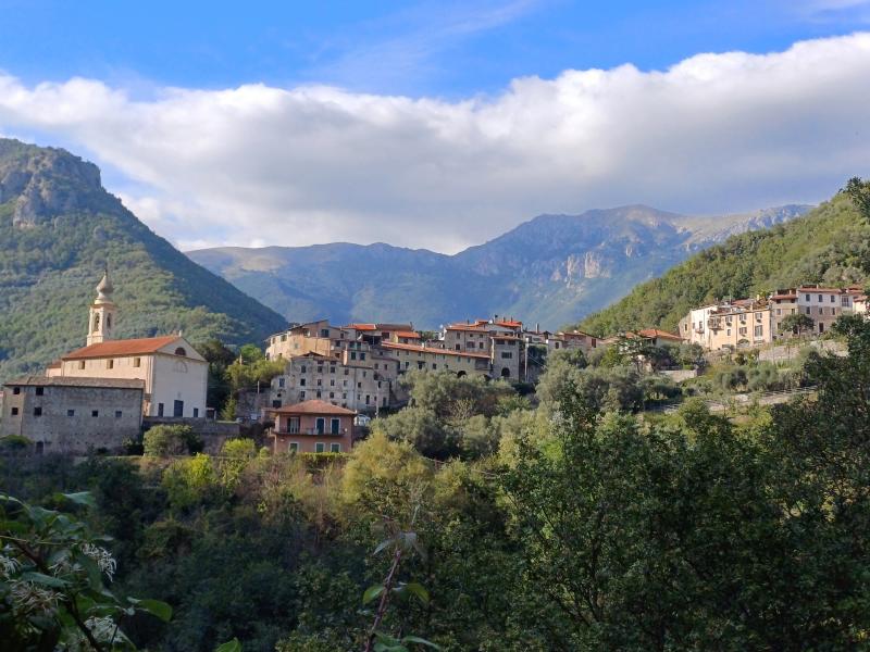 Vista di Nasino, Savona (17030)