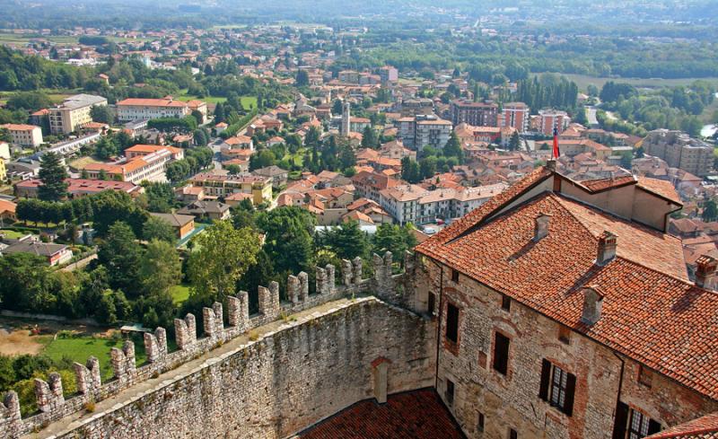 Vista di Angera, Varese (21021)