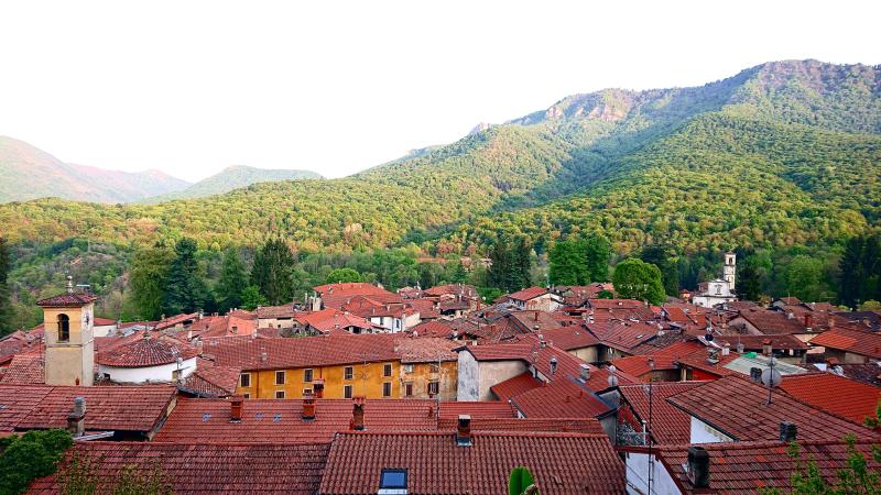 Vista di Castello Cabiaglio, Varese (21030)