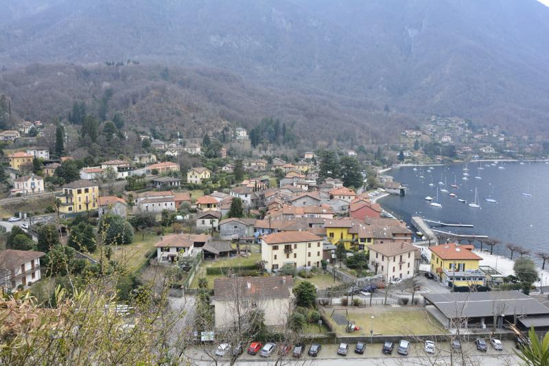 Vista di Castelveccana, Varese (21010)